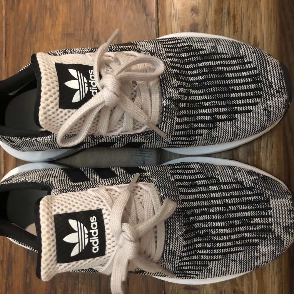Adidas Swift Run Shoe - Picture 2 of 2
